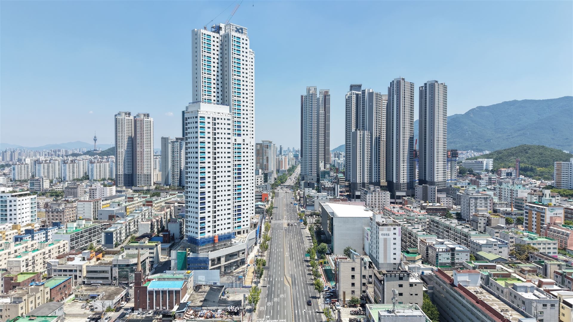 달서자이 제니크 타워와 앞산 방향 드론 사진