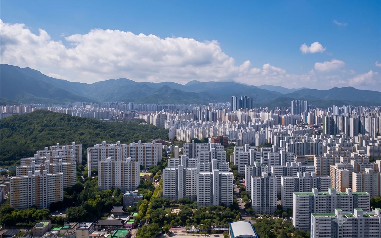 49층 높이에서 바라본 앞산 방향 전경